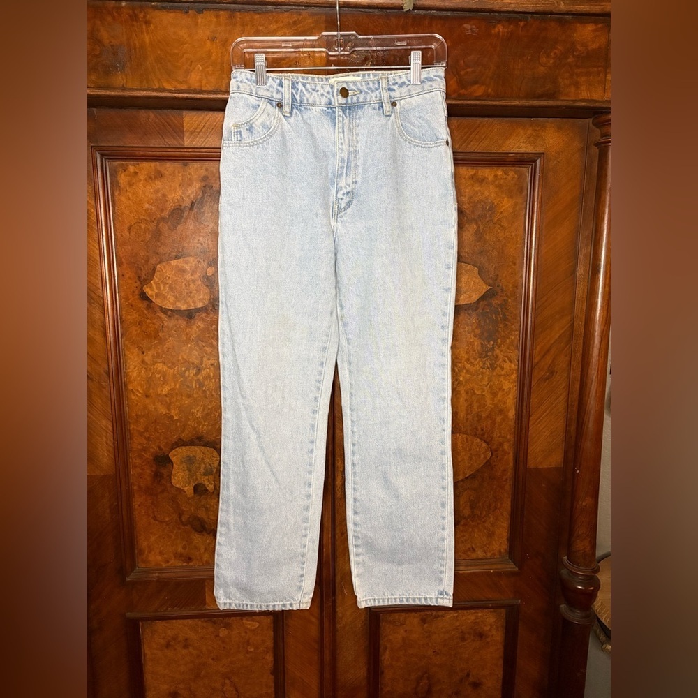EUC Rolla’s-High Rise Original Straight Jeans in Color Sunday Blue. Size 27